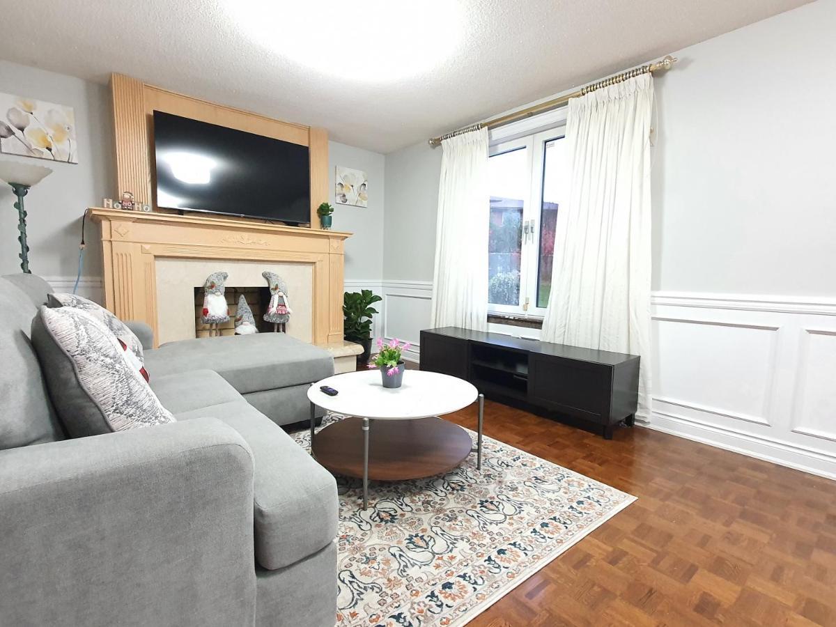 A Home Away トロント エクステリア 写真