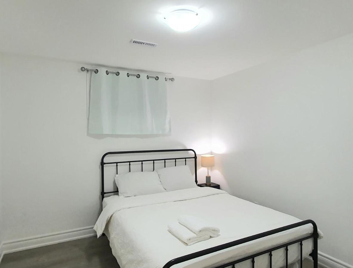 A Home Away トロント エクステリア 写真